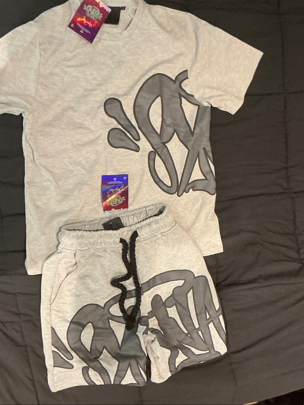Syna Men's Light Gray Graphic Set